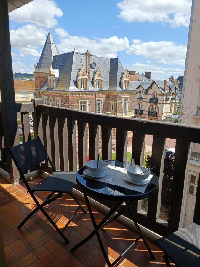 Grand Studio Hyper Centre Avec Balcon Tout Refait Mars 2025 Довіль Екстер'єр фото